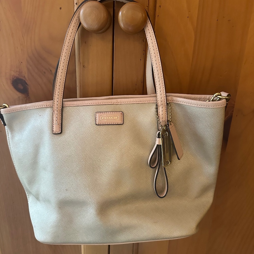 Beautiful Classic Gold Coach Handbag with 2 Style Straps EXCELLENT CONDITION!